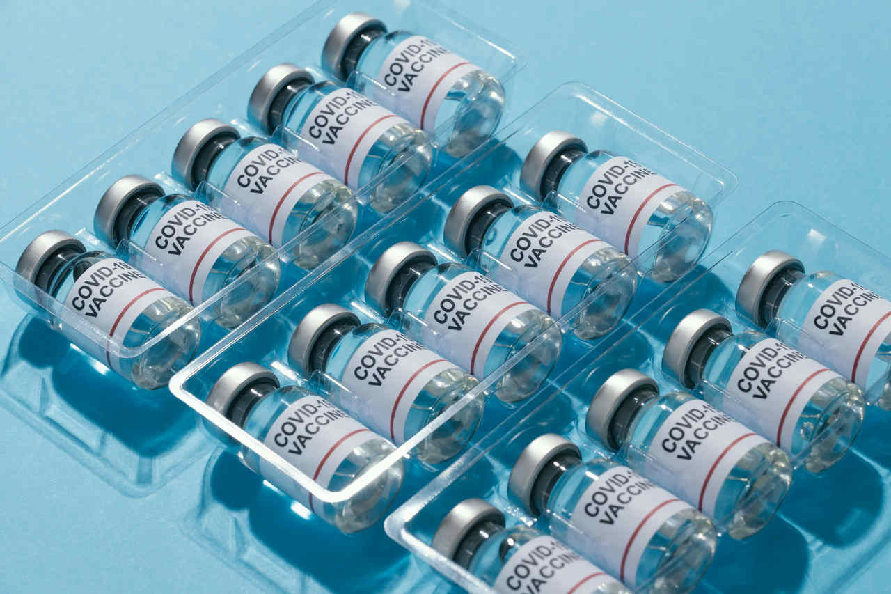 Jornal JA 7 - Covid-19 em dois anos, variantes e vacinas moldaram fases da pandemia