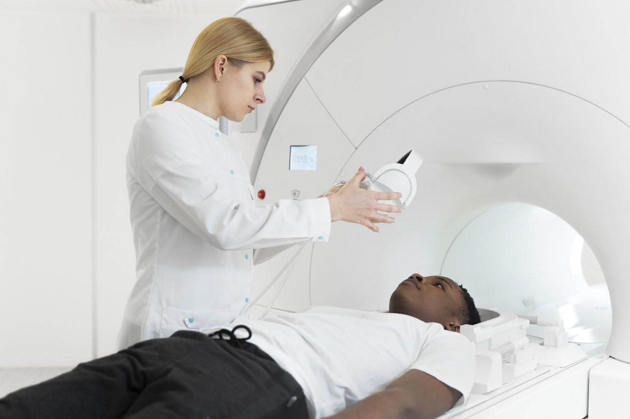 Centro de Imagem Aparecida de Goiânia - Paciente com próteses metálicas pode fazer tomografia?