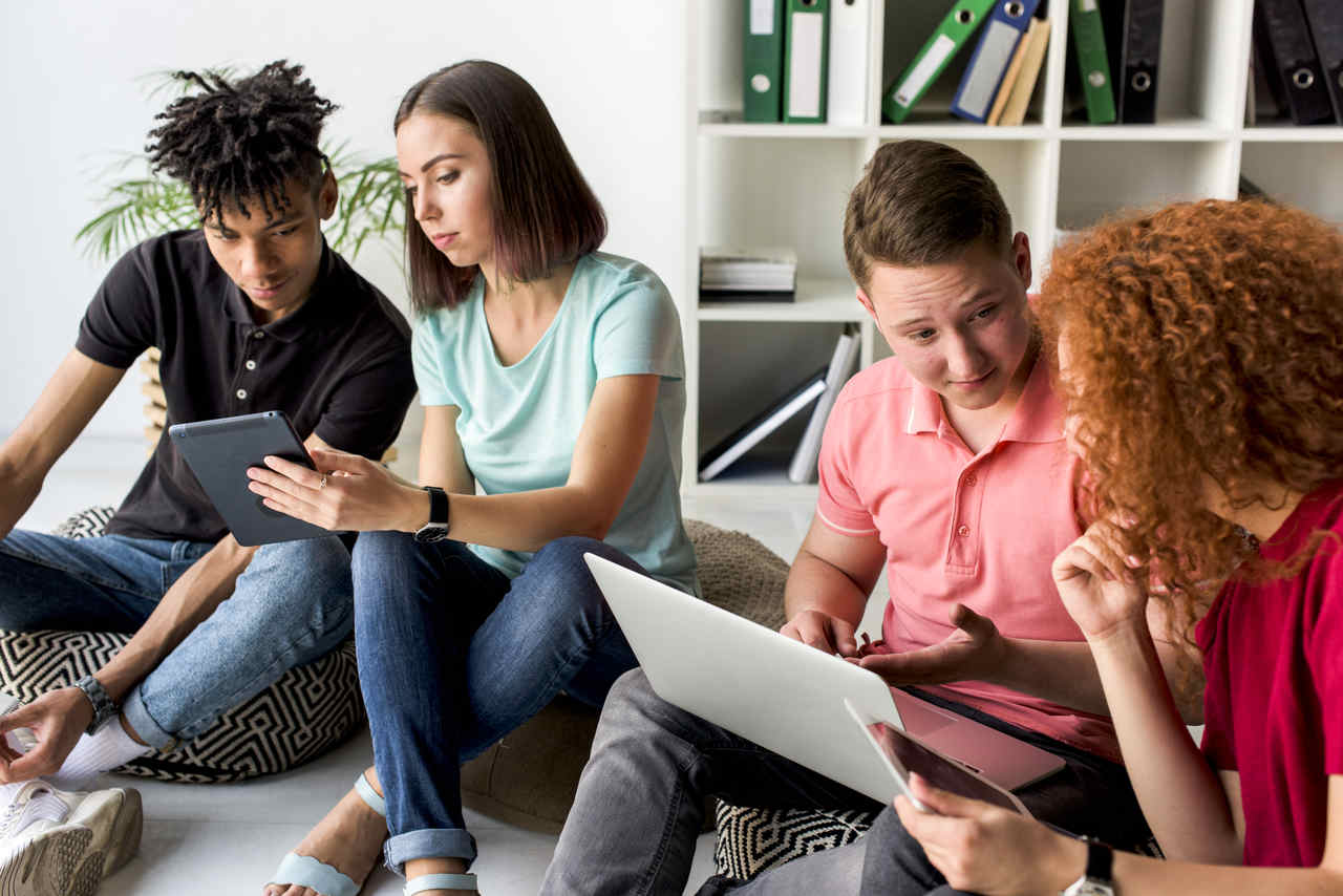 Jornal JA7 - Formação de professores é entrave ao uso de tecnologia em sala de aula