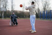 Jornal JA7 - Pacientes do Crer recebem 14 cadeiras de rodas para prática de basquete