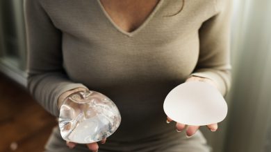 Dra. Lorena Rosique Cirurgiã Plástica - Conheça os primeiros sinais da contratura capsular após prótese de mama e como tratar